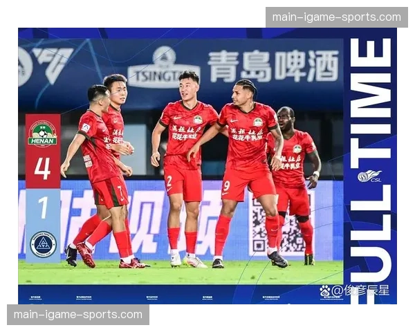 榜首大战:上海海港半场1-0领先山东泰山,场面势均力敌