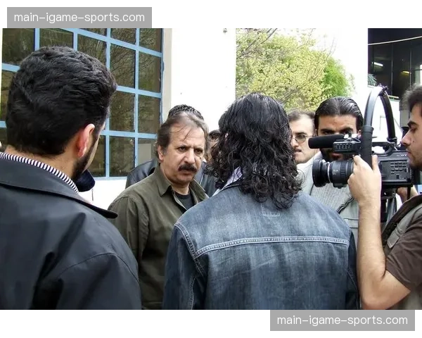 特写：伊朗传奇教练哈米迪的最后一课，三十名弟子从世界各地赶来送别