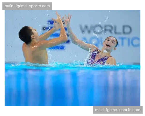 花样游泳双人技术自选比赛，乌克兰组合演绎曲目致敬祖国获高分