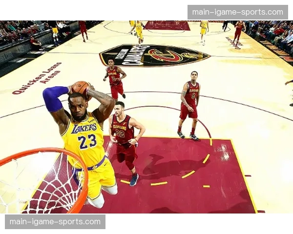 詹姆斯本赛季场均快攻得分联盟第一，近8年从未跌出过前四